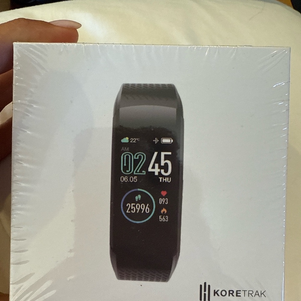 Koret Black Smartwatch with Sleek Design and Fitness Tracking